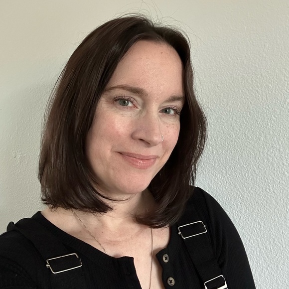 Meet your Posher, Nichole - Picture 2 of 10